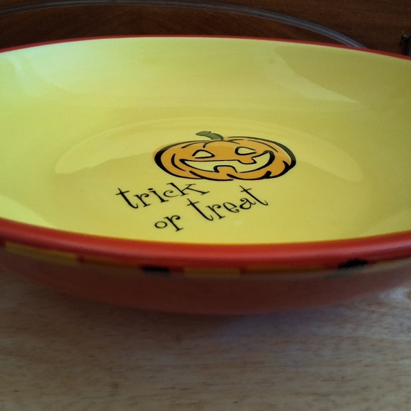 HALLOWEEN Treats Ceramic Serving Bowl - Picture 2 of 15